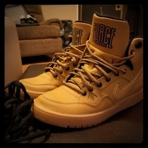 NIKE Son of Force Winter brown high top size 9